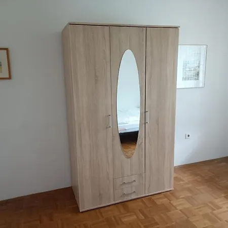 - Monteurwohnung *